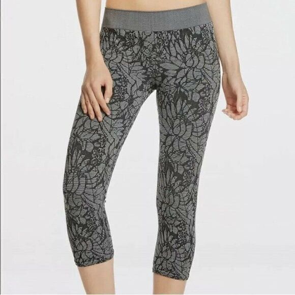Fabletics Sebastian Seamless Capri Legging Gray - Picture 2 of 10
